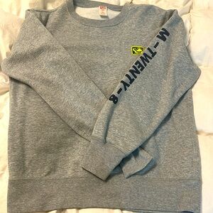 Uniqlo Women's Light Gray Crew Neck Sweater